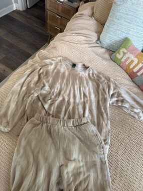 Cozy Taupe Tie-Dye Sweatshirt & Jogger Set